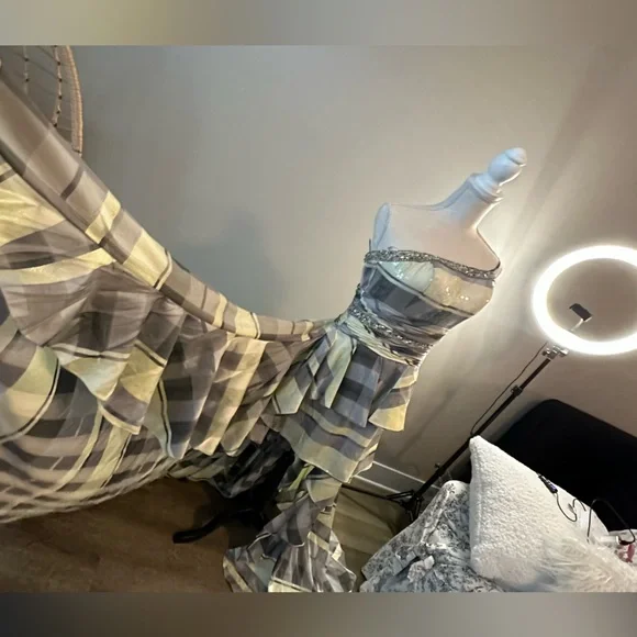 Tony Bowls Elegant High Low Sequined Bead Plaid Prom Dress Sz 8 Silver Yellow - Picture 5 of 12